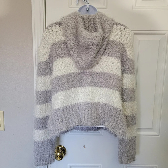 Harper Heritage Gray White Striped Hooded Sweater Cozy Puff Ball Drawstring Sz M - Picture 7 of 12